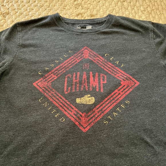 Under Armour Cassius Clay "The Champ" Men's Small Dark Grey T-Shirt - Picture 2 of 6